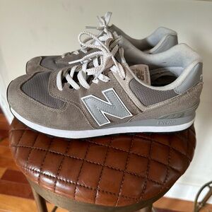 New Balance 574 Classic Tennis Shoes.  Men’s size 9